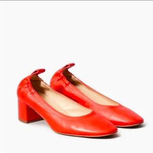 Everlane
The Italian Leather Day Heel
RED
Size:8.5